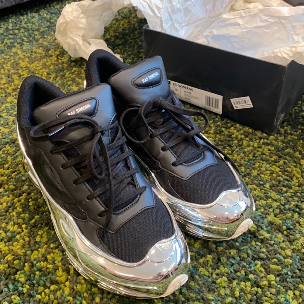 RAF Simmons OZWEEGO
